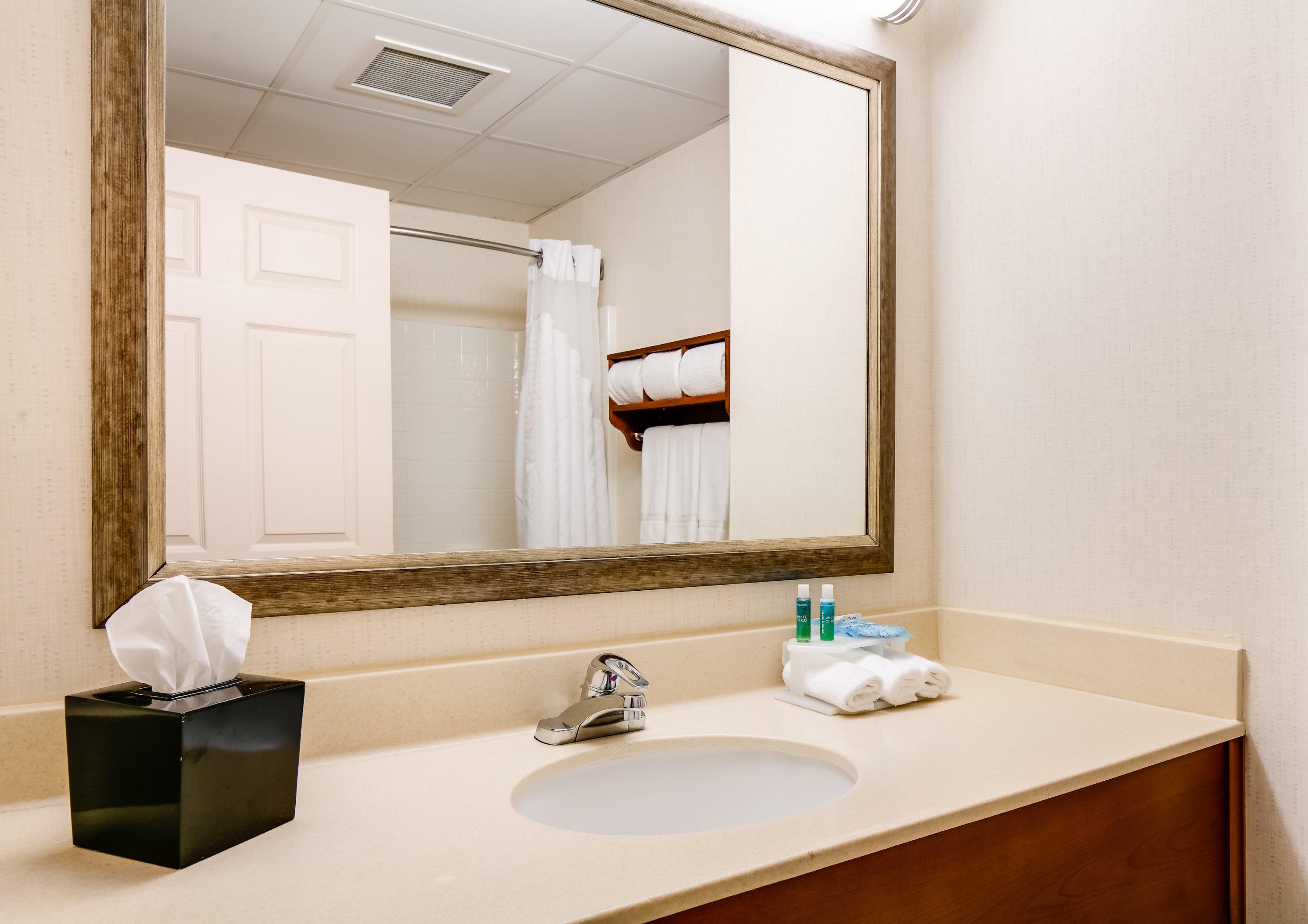 Holiday Inn Express Hotel & Suites Coralville By Ihg Экстерьер фото