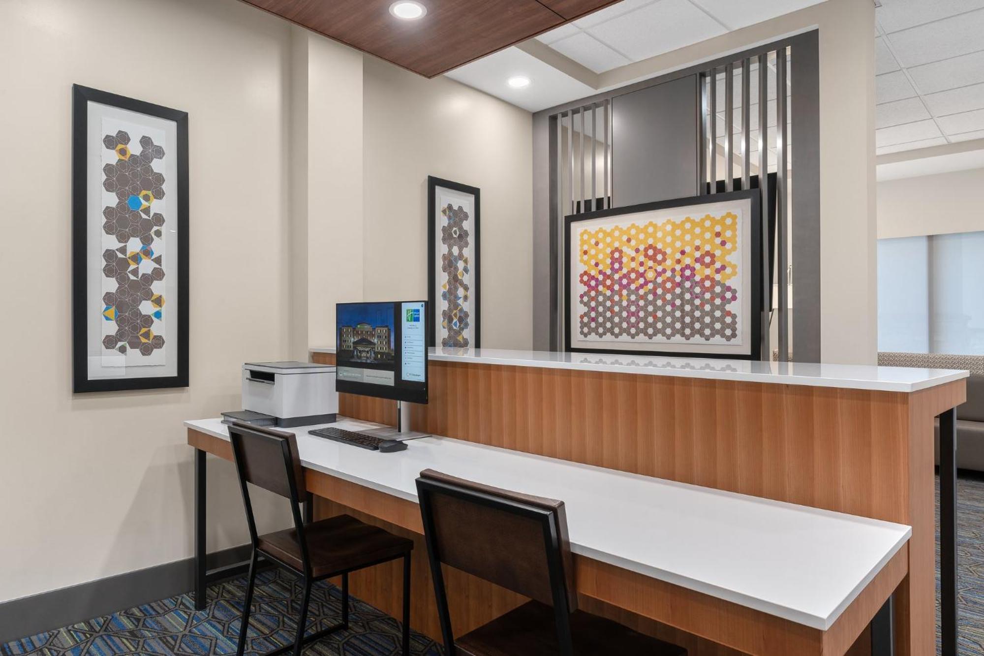 Holiday Inn Express Hotel & Suites Coralville By Ihg Экстерьер фото