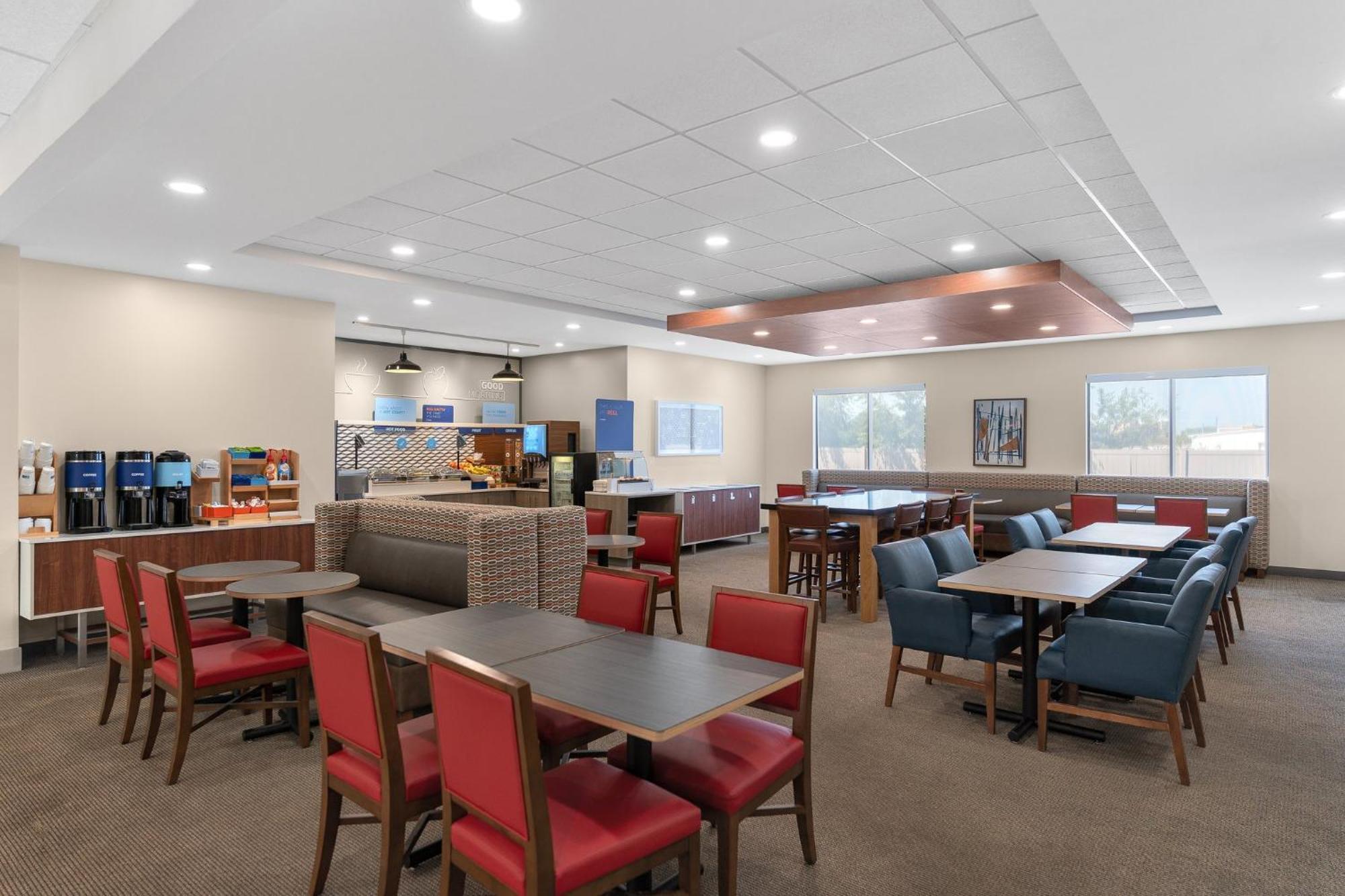 Holiday Inn Express Hotel & Suites Coralville By Ihg Экстерьер фото