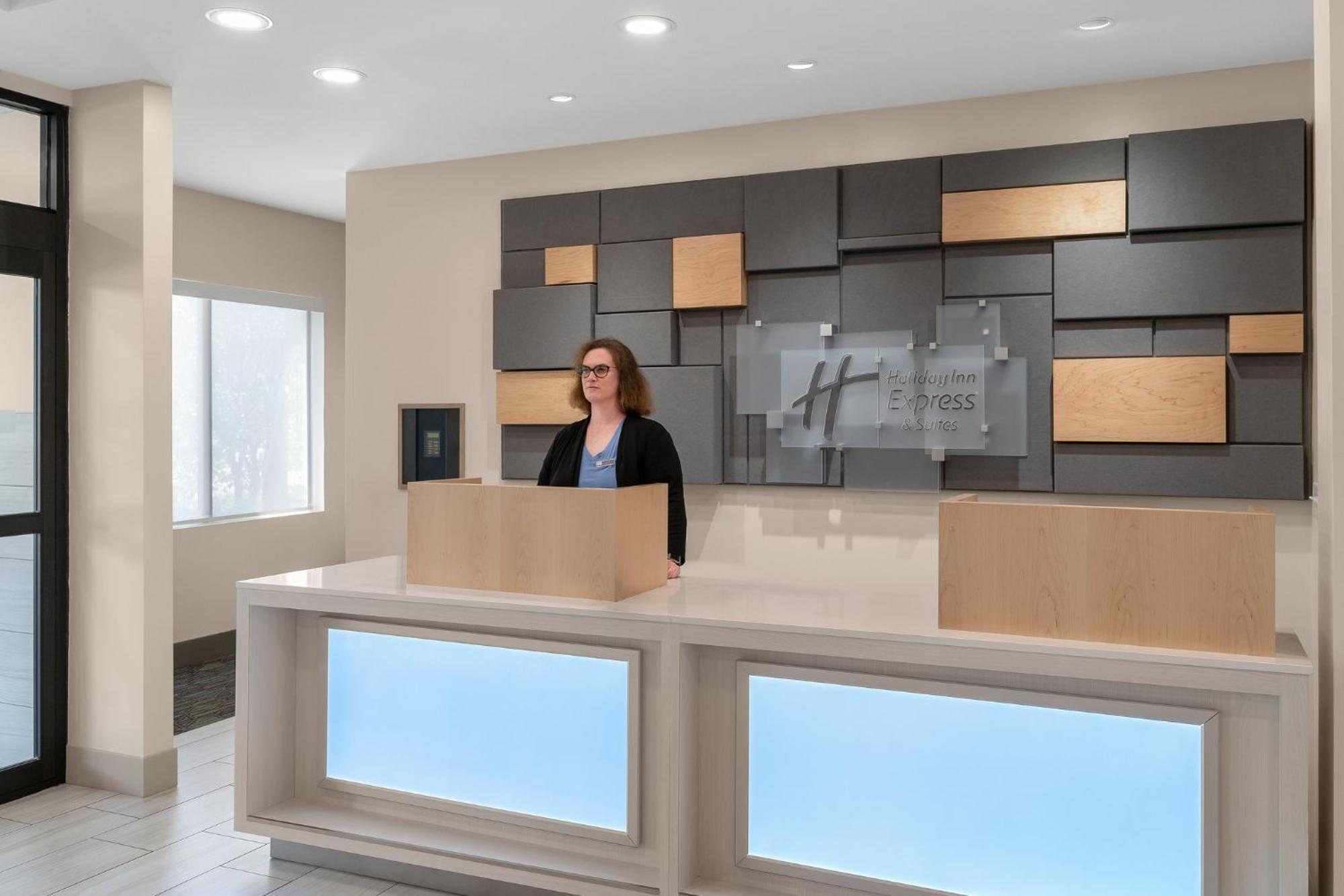 Holiday Inn Express Hotel & Suites Coralville By Ihg Экстерьер фото