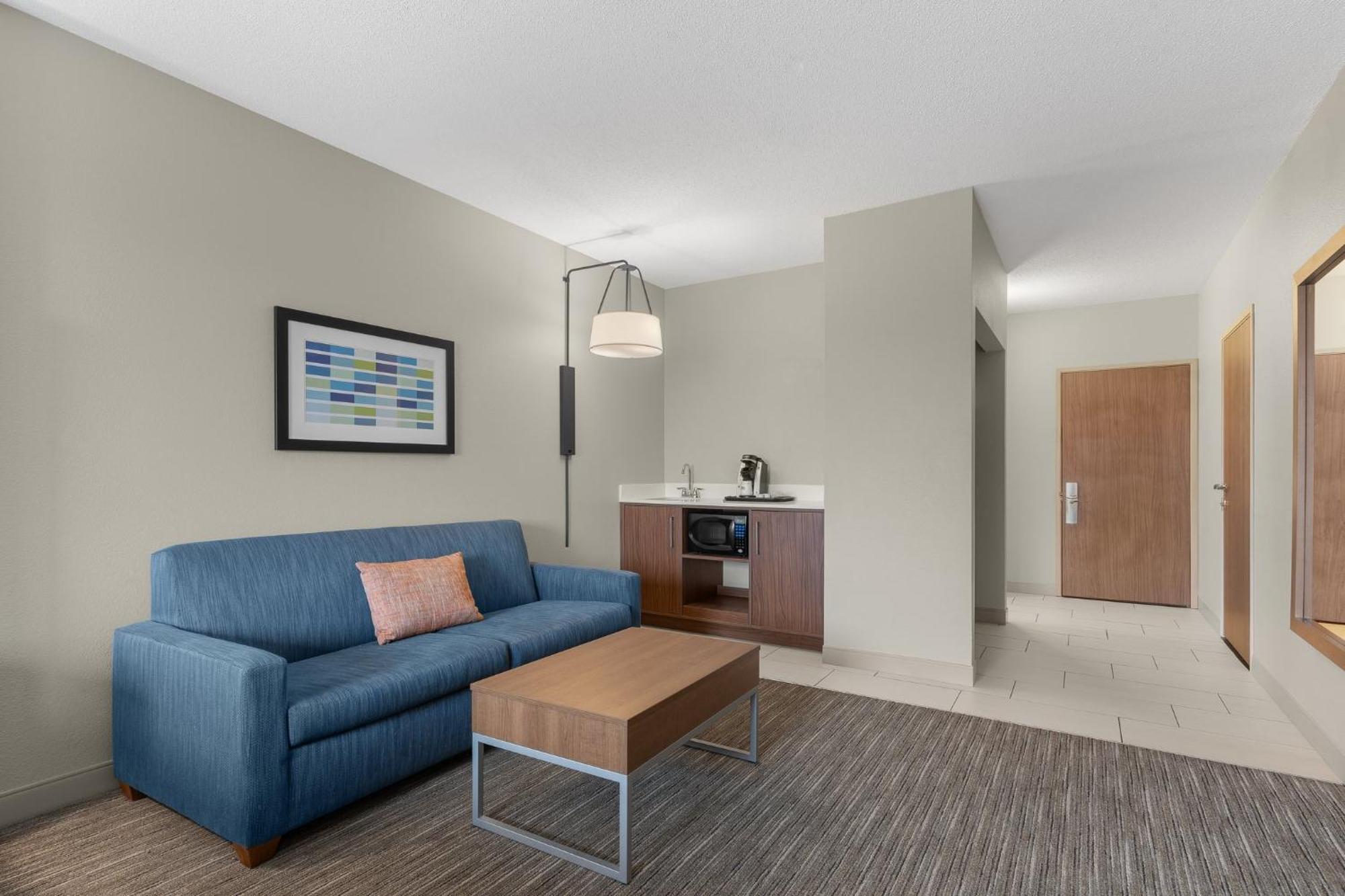 Holiday Inn Express Hotel & Suites Coralville By Ihg Экстерьер фото