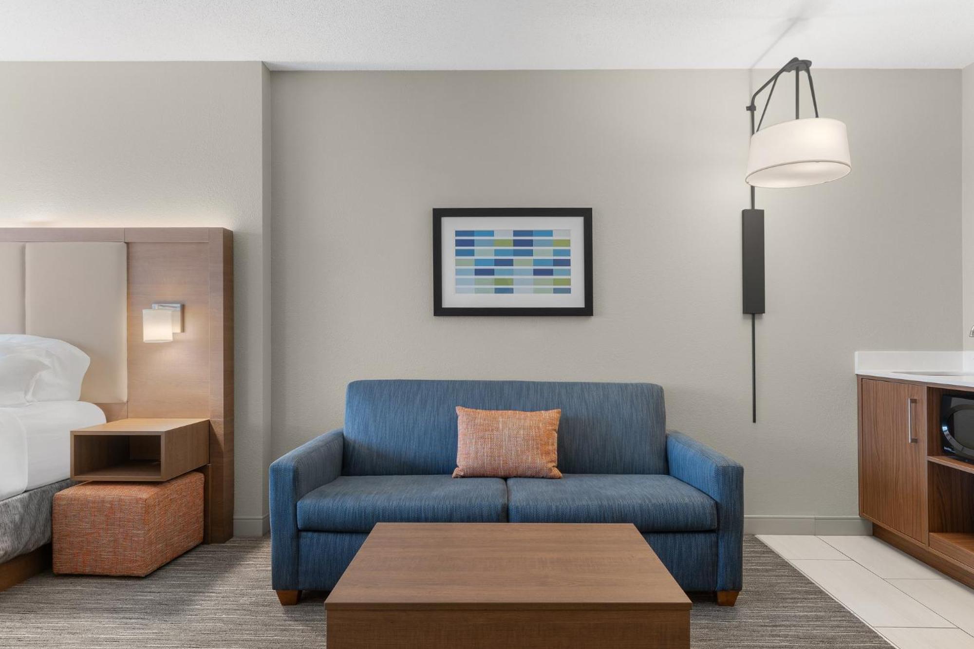 Holiday Inn Express Hotel & Suites Coralville By Ihg Экстерьер фото