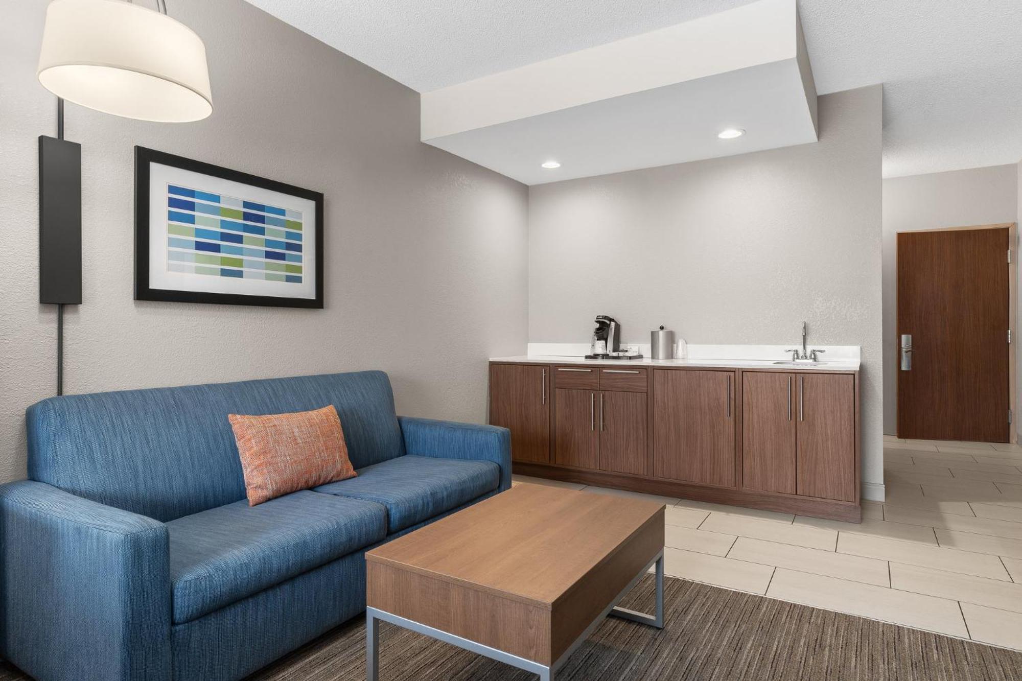Holiday Inn Express Hotel & Suites Coralville By Ihg Экстерьер фото