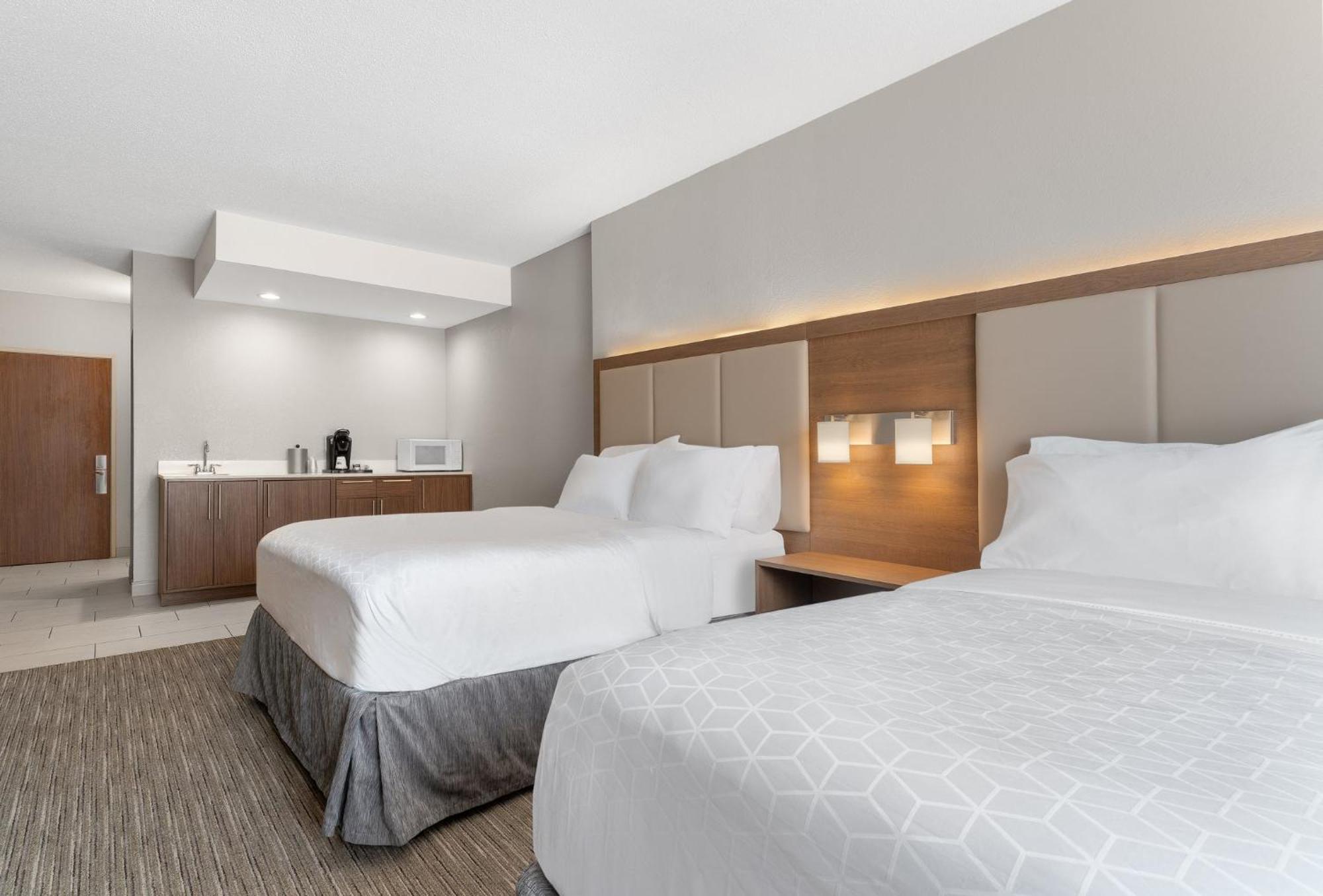 Holiday Inn Express Hotel & Suites Coralville By Ihg Экстерьер фото