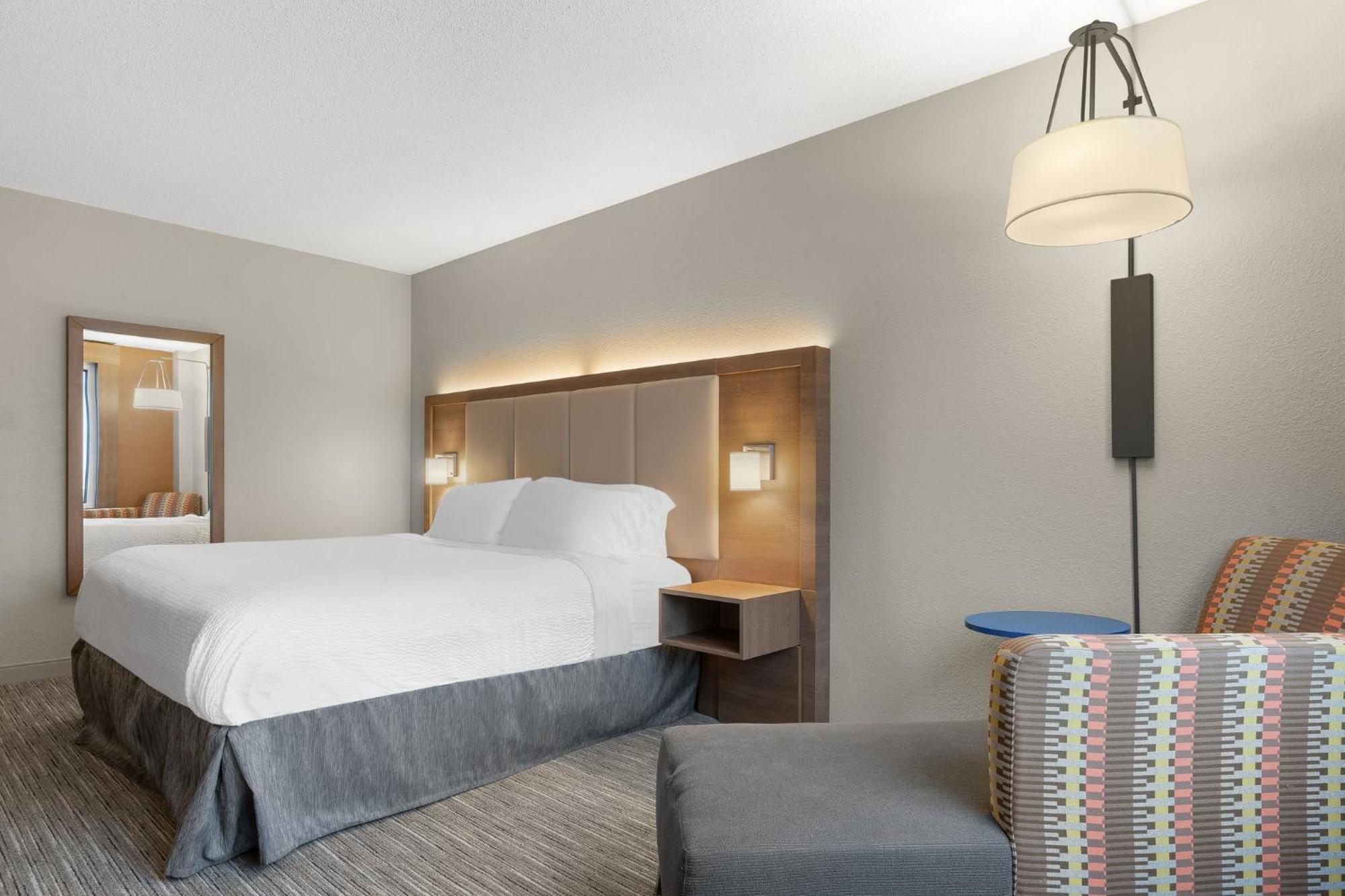 Holiday Inn Express Hotel & Suites Coralville By Ihg Экстерьер фото