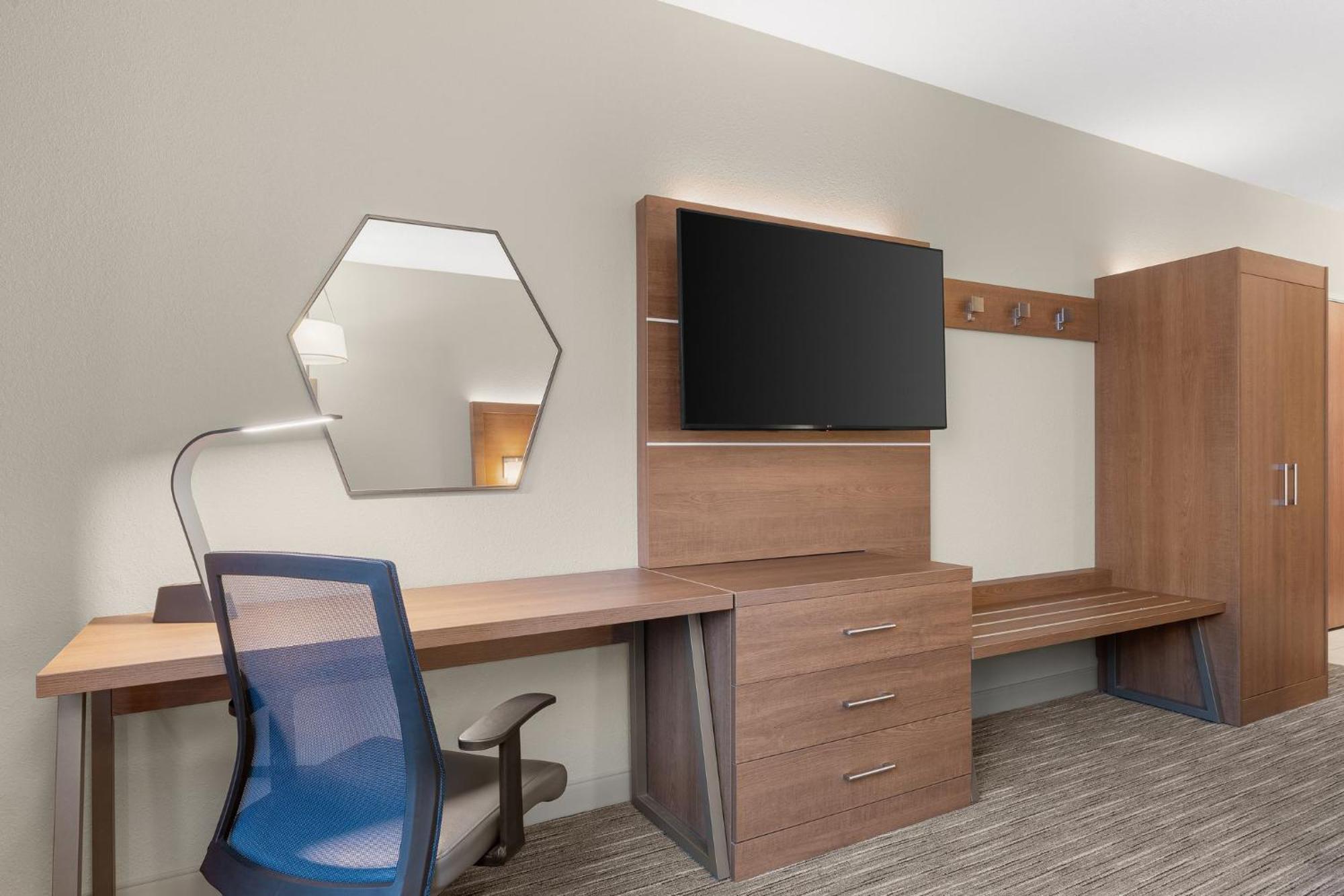 Holiday Inn Express Hotel & Suites Coralville By Ihg Экстерьер фото