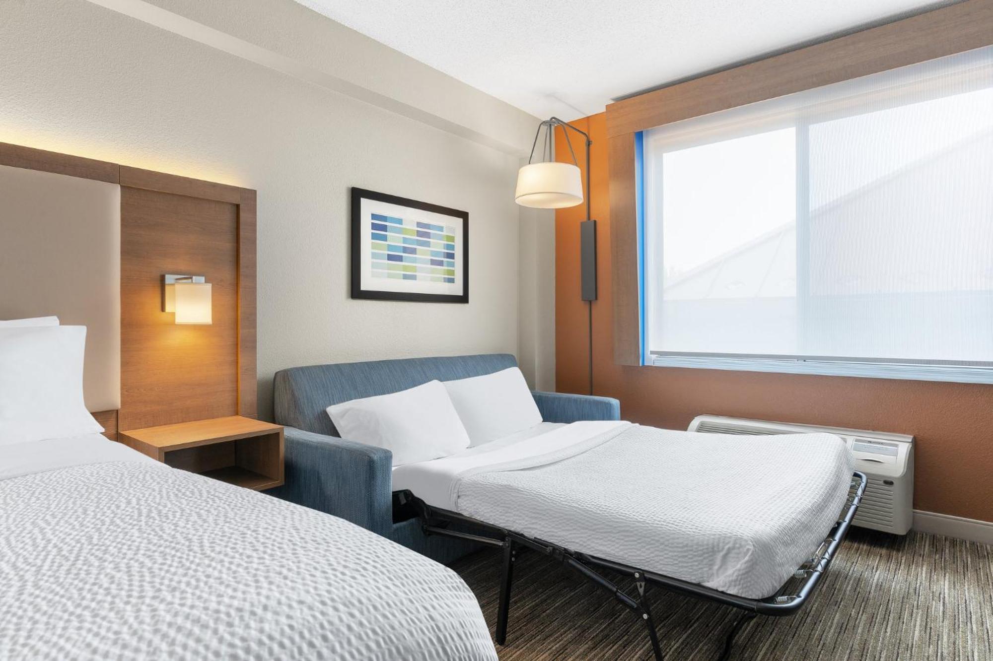 Holiday Inn Express Hotel & Suites Coralville By Ihg Экстерьер фото