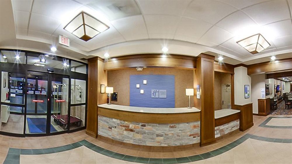 Holiday Inn Express Hotel & Suites Coralville By Ihg Экстерьер фото
