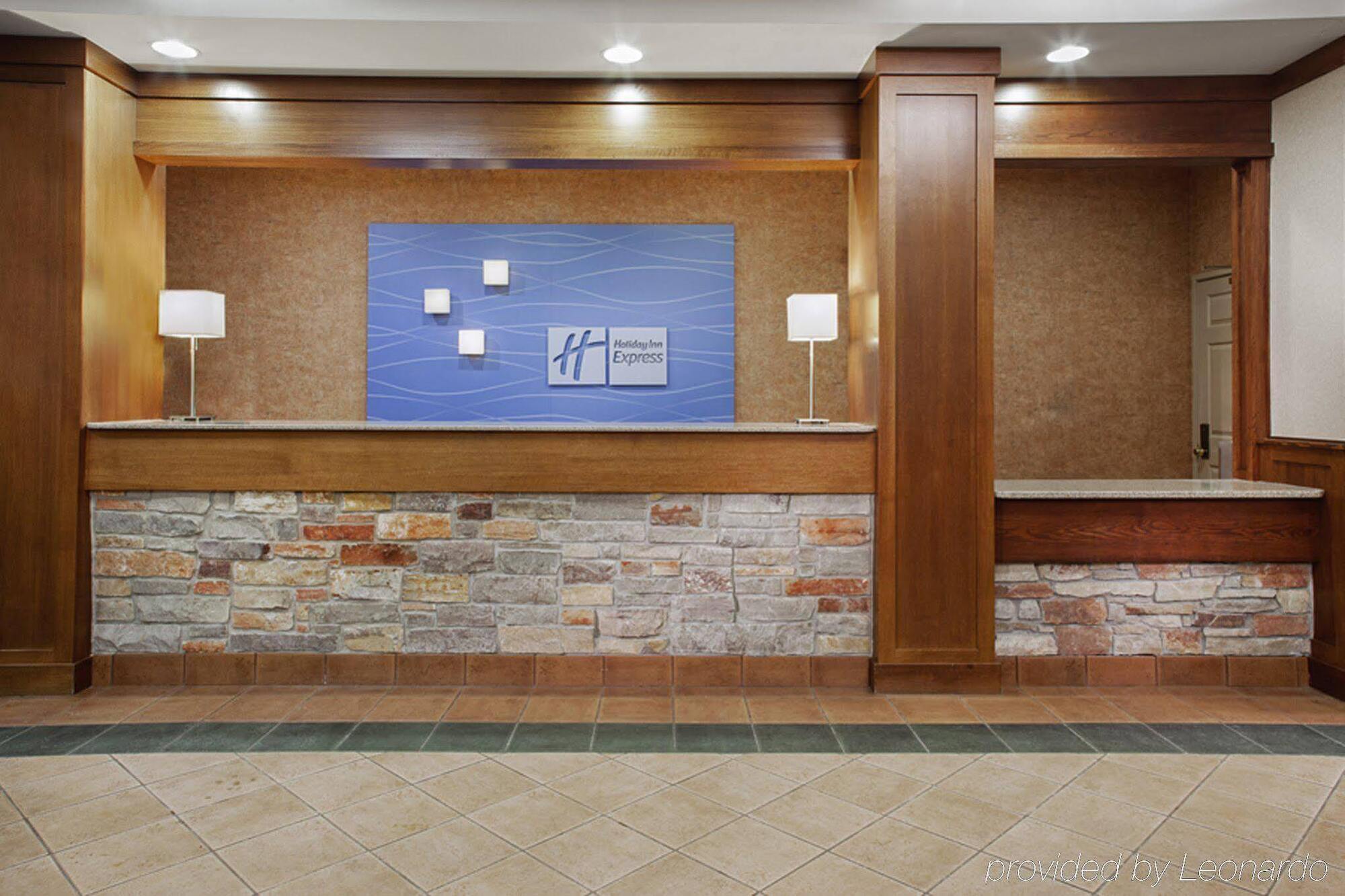 Holiday Inn Express Hotel & Suites Coralville By Ihg Экстерьер фото